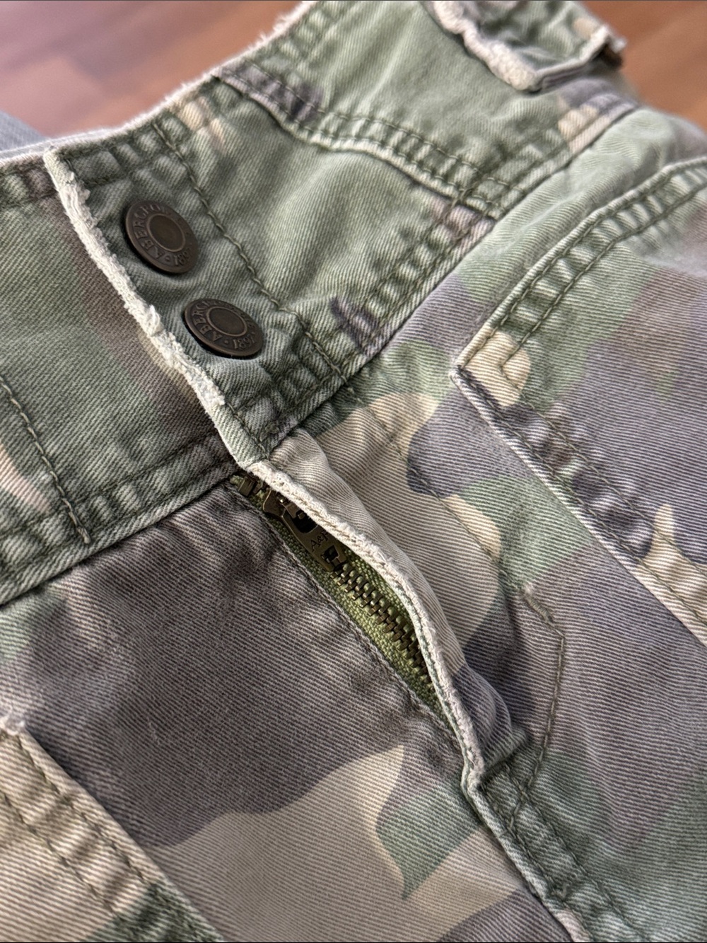 Abercrombie & Fitch Size 4 Y2K Camo Print Mini Skirt Army Brat Sexy 100% Cotton - Picture 12 of 16